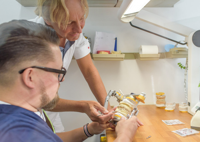 Unser Zahntechnik-Labor in Bremen: Präzision & handwerkliche Perfektion für Ihr strahlendes Lächeln